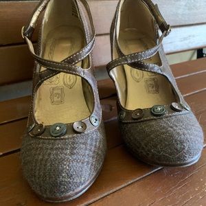 Cute! 3 1/2” heel shoe